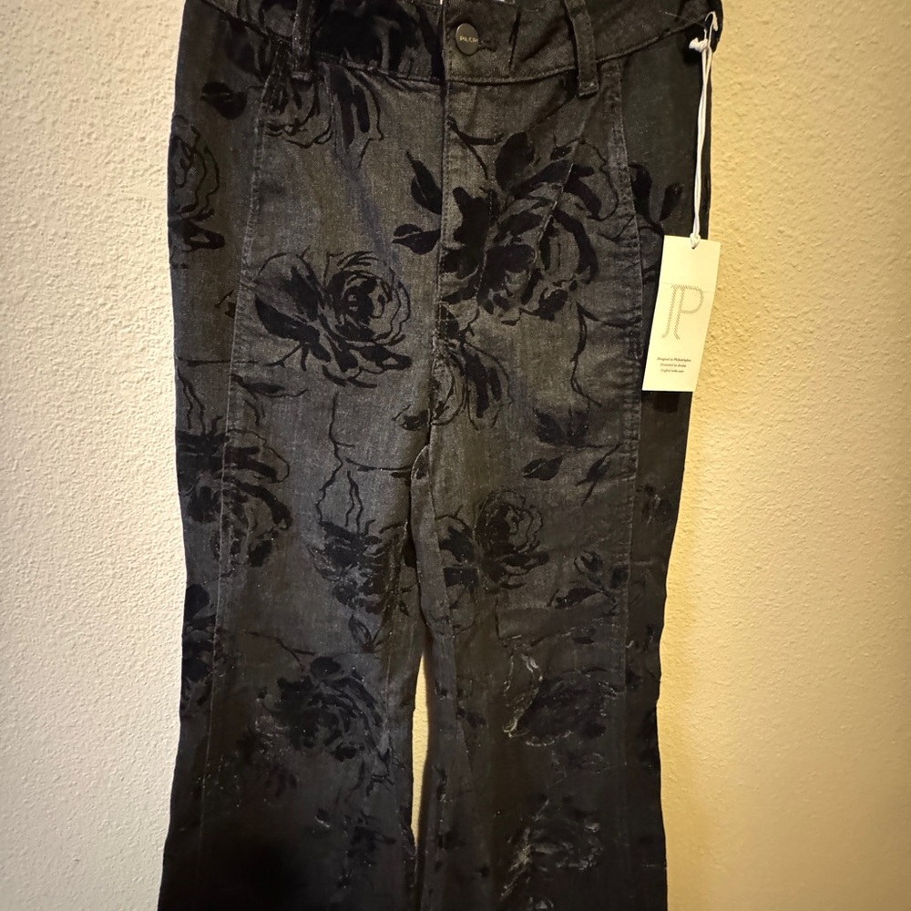 Fabulous Pilcro Black Denim Flared Jeans with Floral Velvet Embossing-NWT - Picture 3 of 6